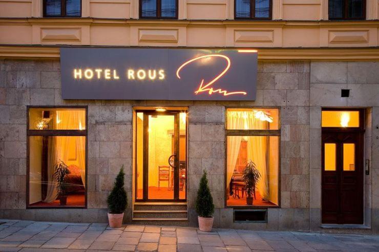 פלזן Hotel Rous מראה חיצוני תמונה