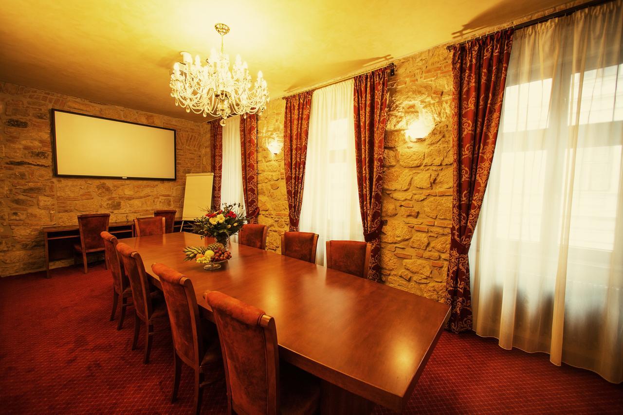 פלזן Hotel Rous מראה חיצוני תמונה